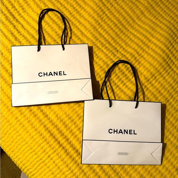 2 Chanel paper bags - Picture 1 of 2